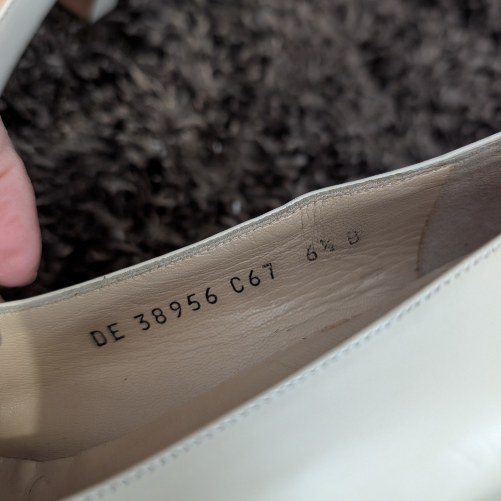 Salvatore Ferragamo Women's Beige Leather Pumps - Picture 7 of 9